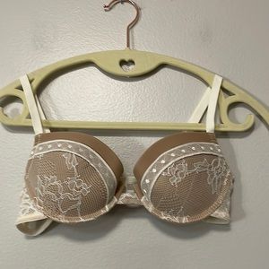 Luleh bra. Nude colored with ivory lace. Sz 32B